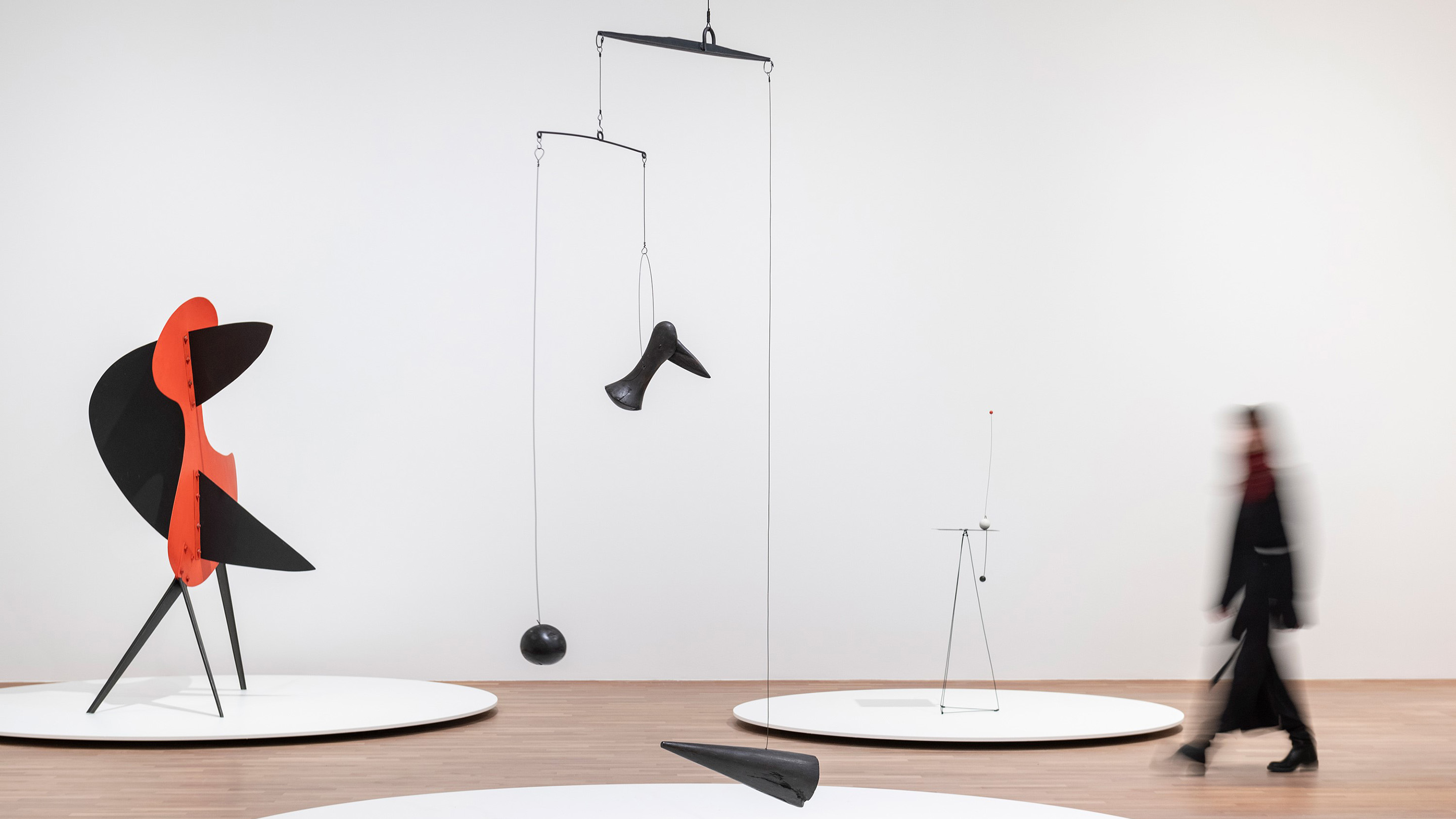 Veduta dell'allestimento, "Calder. Sculpting Time," MASI Lugano, Svizzera. Foto Luca Meneghel ©️ 2024 Calder Foundation, New York / Artists Rights Society (ARS), New York